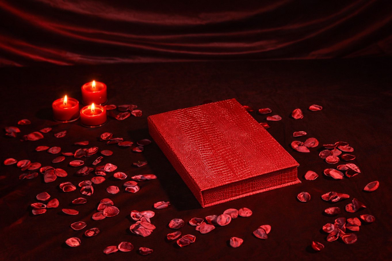 Treasure Box reveal moment, Dallas boudoir keepsakes